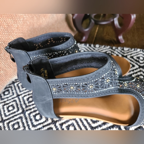 Cute Blue Sandles - Picture 10 of 12